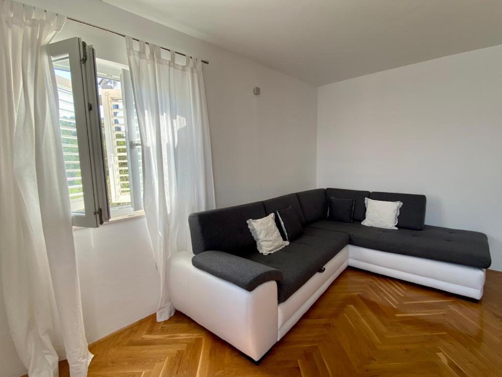 Panorama Apartment Jakov Omis Bagian luar foto